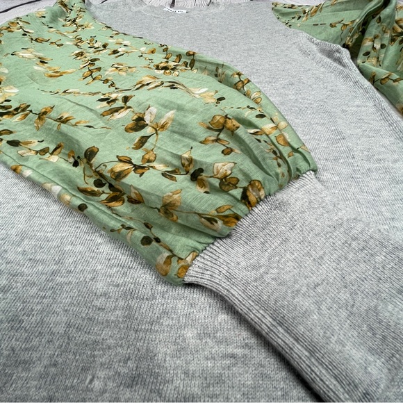 CURRENT AIR gray knit top with floral lightweight balloon sleeves, size S - Picture 7 of 16